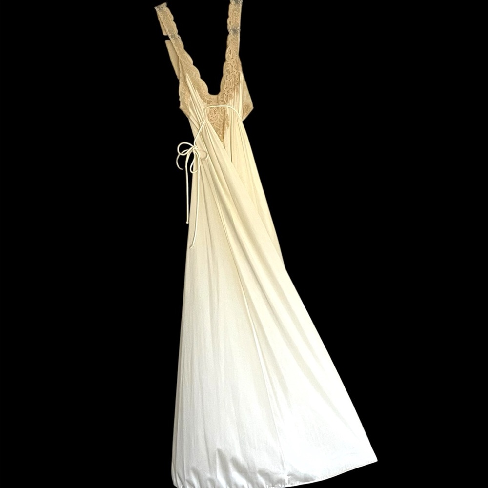 Ethereal Buttery Ivory with Lace Trim 70s Vintage Slip-Dress Gown Kayser Perfect - Picture 6 of 16